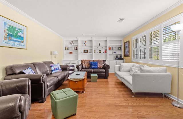 Expansive Forest Ridge Retreat in Central GNV