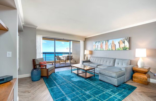 Expansive Ocean View-Steps to Beach-Free Parking