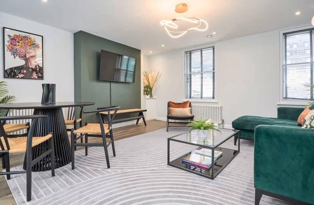 Expansive Penthouse with Roof Terrace in Soho