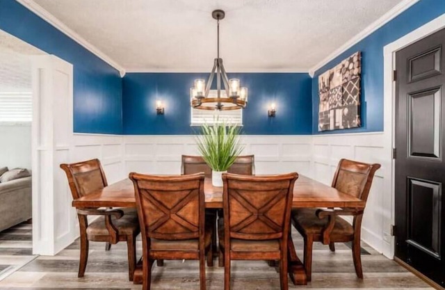 Expansive Private Oasis- 7 Large Bedrooms-3800+ Sq ft & 10 MINS FROM DOWNTOWN!