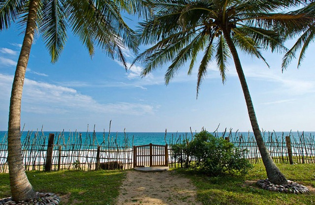 Experience a Luxury Holiday in Sri Lanka while staying in this Beautiful Villa, Ocean’s Edge Villa