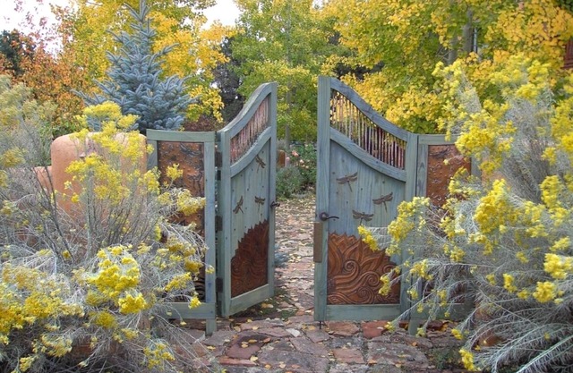 Experience Dragonfly Estate, 5250 sq ft, Luxury Retreat.