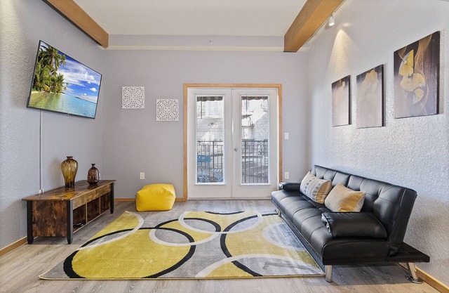 Experience European Charm: King Suite Condo with Balcony for Your Beach Getaway!