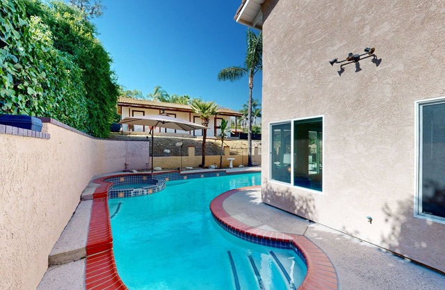 Experience Luxury and Comfort in Southern California - Private Pool