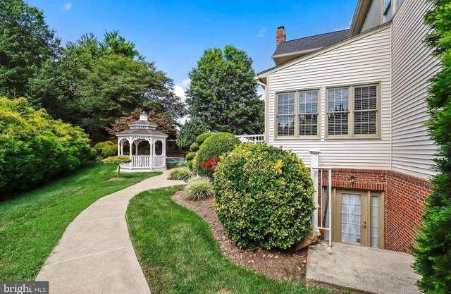 Experience Luxury Living: Your Ultimate Golf & Pool Retreat Awaits!