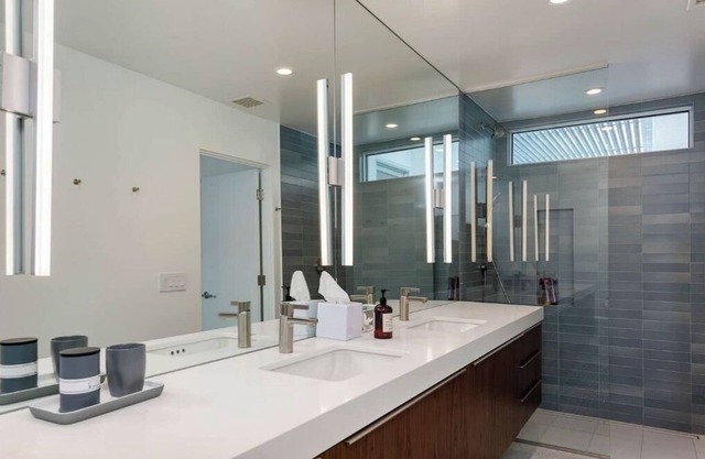 Experience Palm Springs living near Indian Canyons. Las Palmas Oasis, ID #4720