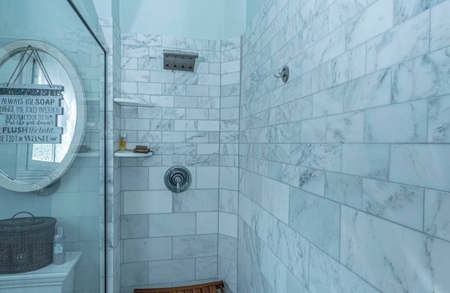 Experience the Heartbeat of Charleston on Queen Street