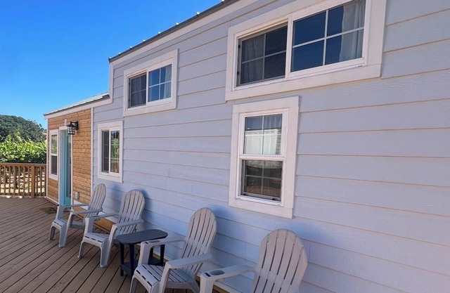 Experience Vineyard Bliss in our Charming Tiny Home with a Lofted Bedroom