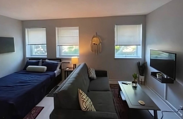 Explore Northside from Modern Studio Apartment near Dining and Shops + Laundry