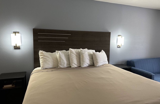 Express Inn & Suites