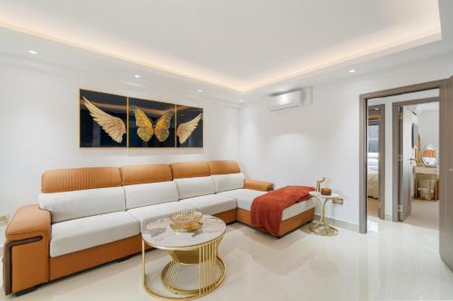 Exquisite 2-Bedroom Luxury Apartment in Prestigious Mayfair H3