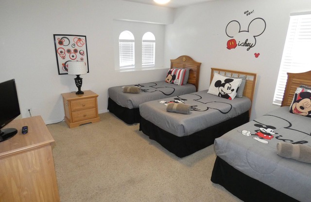 Exquisite Calabay Parc 5+ Bedroom 4-Bath Villa - 20 min to Disney