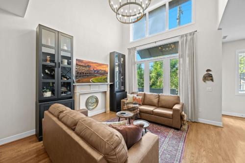 Exquisite Condo with Views in Trendy NuLu District