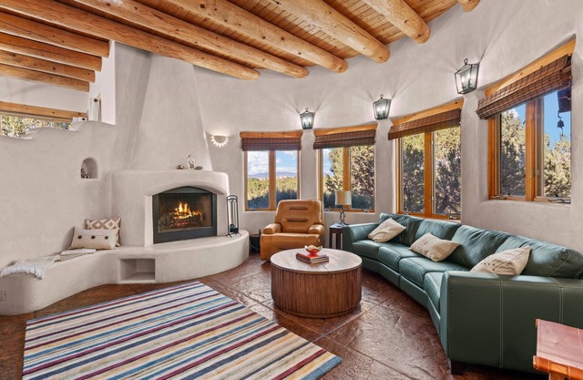 Exquisite Mountain Retreat on 1.75 Acres | Near Plaza & Skiing