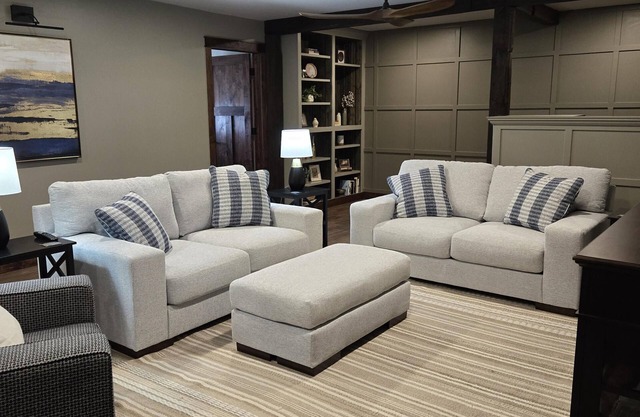 Exquisite rustic-contemporary 2 BR Artist Colony condo in a prime location
