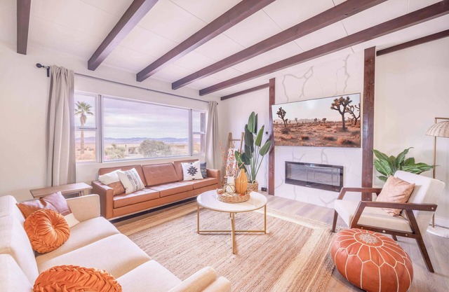 Exquisite Villa: Pool, Spa & Gorgeous 360 Views!