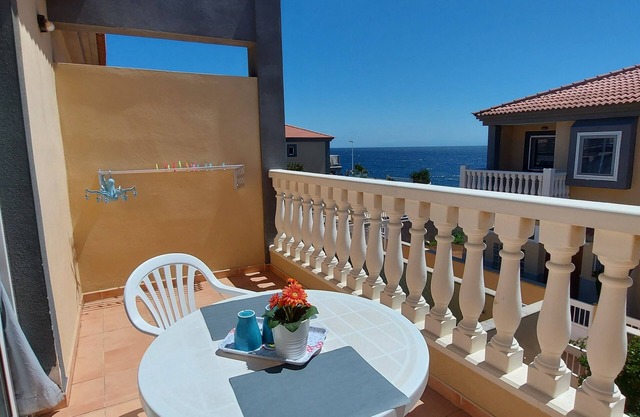 EXTENDENDOUS OCEAN ESTUDIO NEAR THE SEA