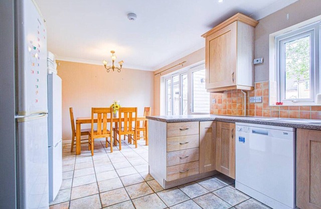 Extra Large Unit With Own Bathroom + Parking