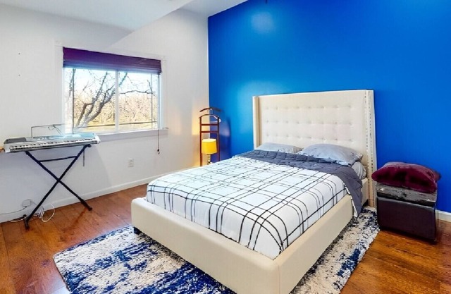 Extravagant 5BR Inviting House! W/ Fitness Room