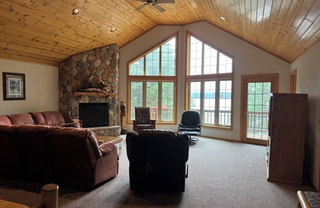 Extravagant Lake Front View Cottage