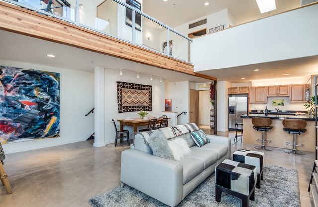 Eye Candy Loft | Great Location | Walk to Canyon Road, Rail yard, Plaza.