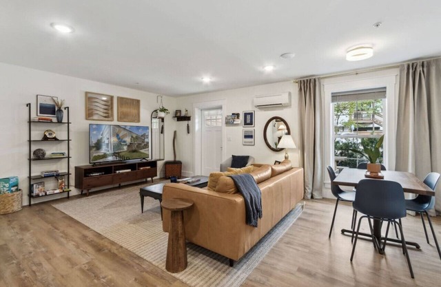 #F 2-Bedroom Apt DT - Steps from Shops & Dining