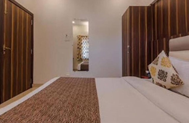 Fabhotel Golden Palms