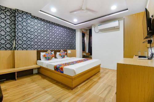 FabHotel Surbhi