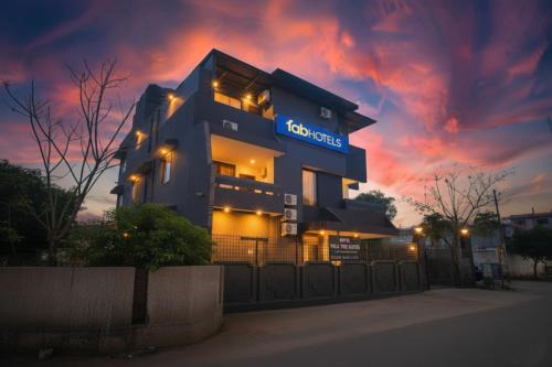 FabHotel Villa The Suites - Nr Prayagraj Junction