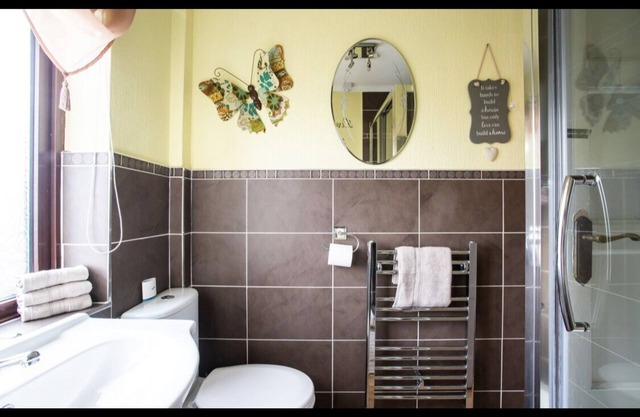 Fabulous 2 Bed house just 3miles from city center and 5 mins walk to shopping.