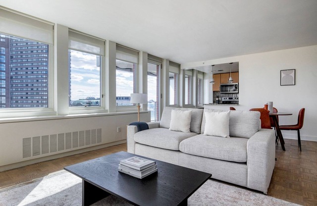 Fabulous Back Bay 2BR w/W/D, nr Prudential Center, by Blueground