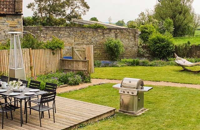 Fabulous Barn with Private Hot Tub, Pool