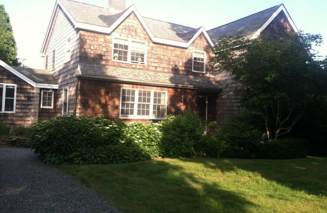 Fabulous Easton's Point location - 5 BR/3 BA - Walking distance to beaches