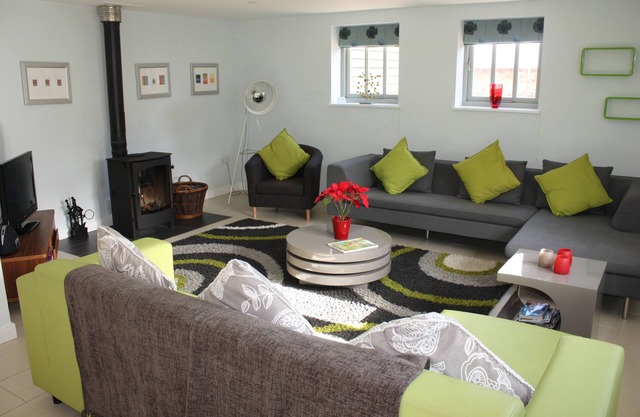 Fabulous, flexible & sleeps 12, near Suffolk Coast