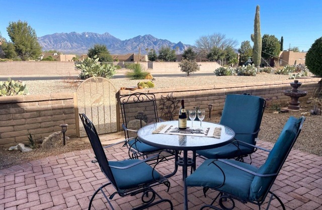 Fabulous Mountain View Townhome in Santa Rita Springs Green Valley