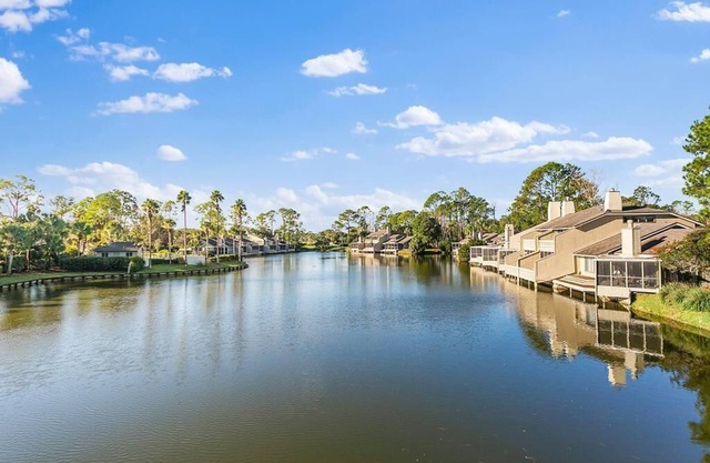 Fabulous newly renovated 2/2.5 Fisherman's Cove Townhouse