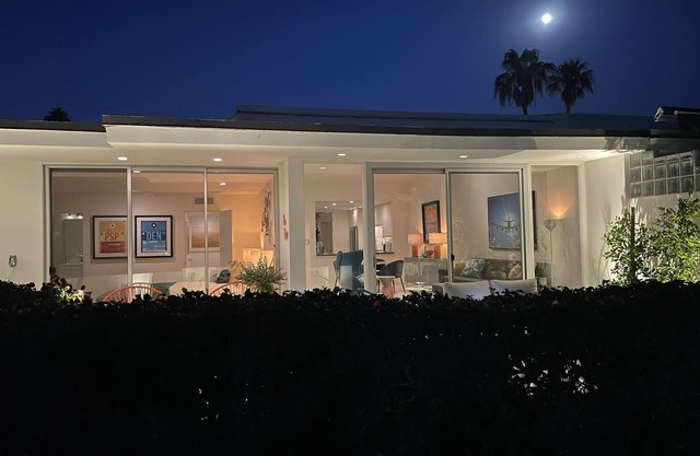 Fabulous Remodeled Mid-Century Townhouse in South Palm Springs!