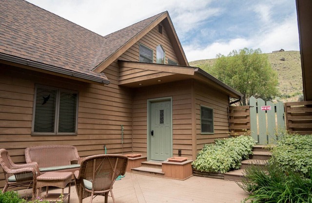 Fabulous Views of Yellowstone and Electric Peak