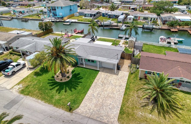 Fabulous Waterfront with Swimspa