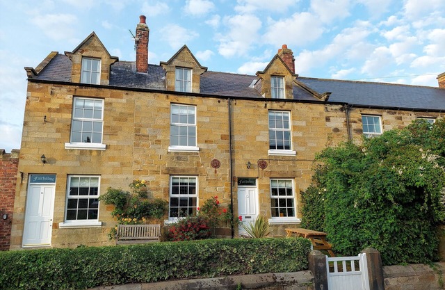 FAIR HOLME, pet friendly, character holiday cottage in Hinderwell