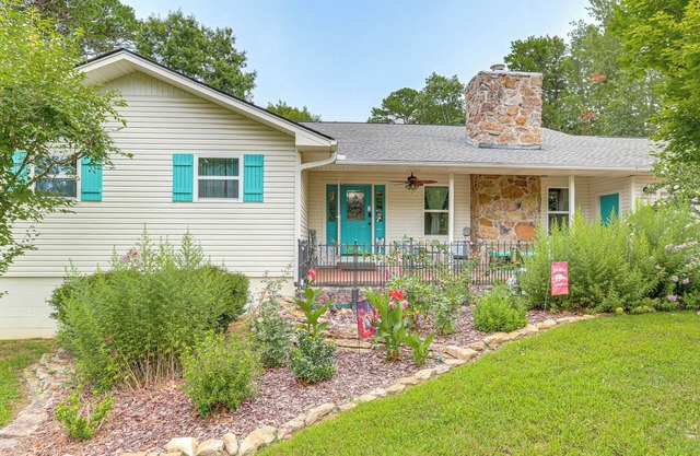 Fairfield Bay Home On Golf Course w/Fenced Yard!