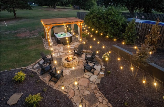 Fairway & Finch: On The Course > Bike In/Out > Hot Tub