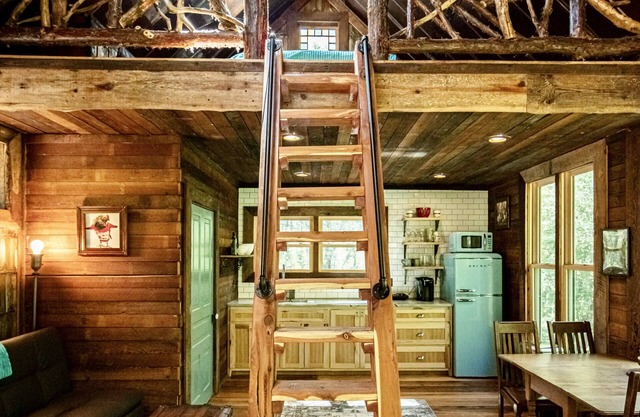 Fairytale Cabin on Lake Wedowee