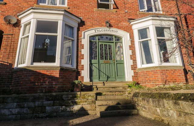 FALCONHURST, family friendly, with a garden in Robin Hood’s Bay