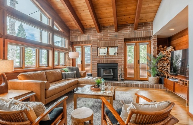 Fall Availability! Dog-Friendly Condo! Fireplace! Smart TVs! Games Provided!