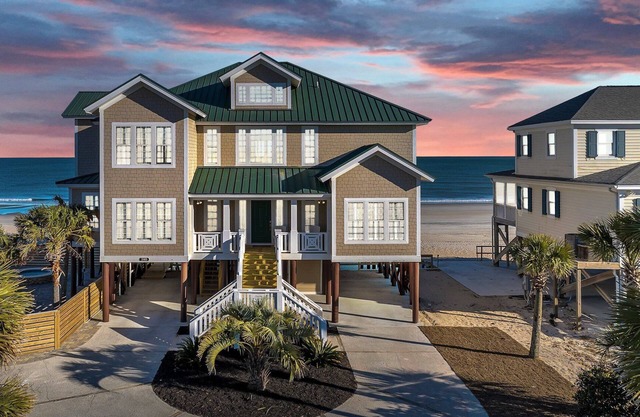 Fall availability! Gated community, oceanfront, pool, spa, firepit, elevator!