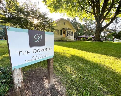 Fall Getaway with Private Wooded space on Ravine Lot