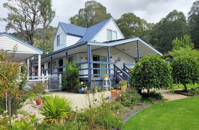 Falls Cottage - Spring time biking and hiking destination!