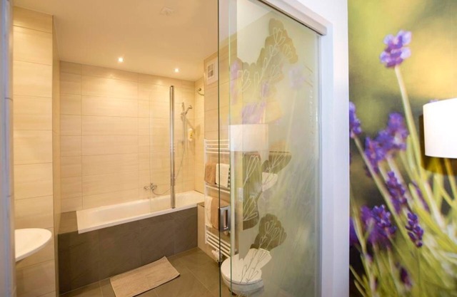 Familienzimmer Lavendel Oder Sonnenblume Deluxe - Hotel & Wirtshaus Hödl-kaplan