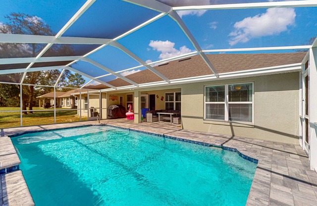 Family and dog friendly retreat with private pool, game room, Wifi and AC